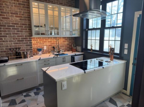 NEW Modern Private Entrance 2 BD Apt Minutes to NYC
